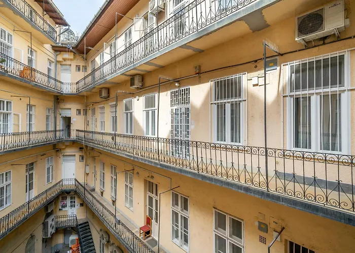 Oktogon Four Budapest