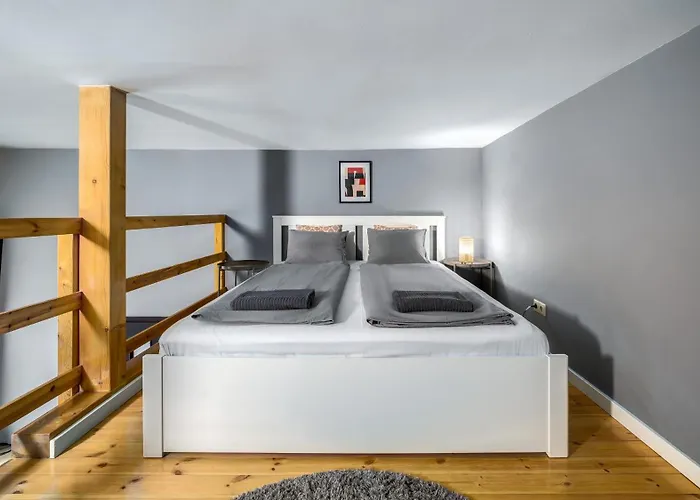 Oktogon Four * Budapest
