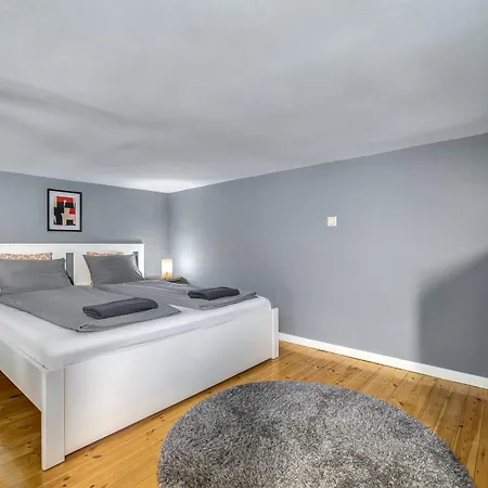 Oktogon Four Appartement *