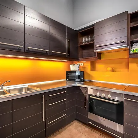 Apartment Oktogon Four *