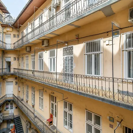 Oktogon Four Budapest