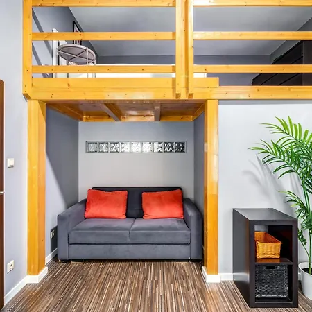 Oktogon Four Apartment *