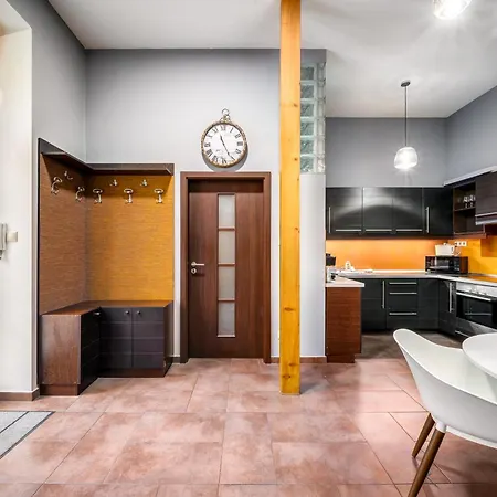Oktogon Four Apartment