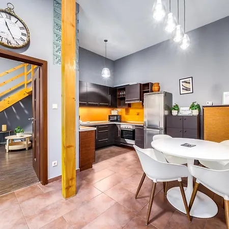 Oktogon Four Apartamento Budapeste